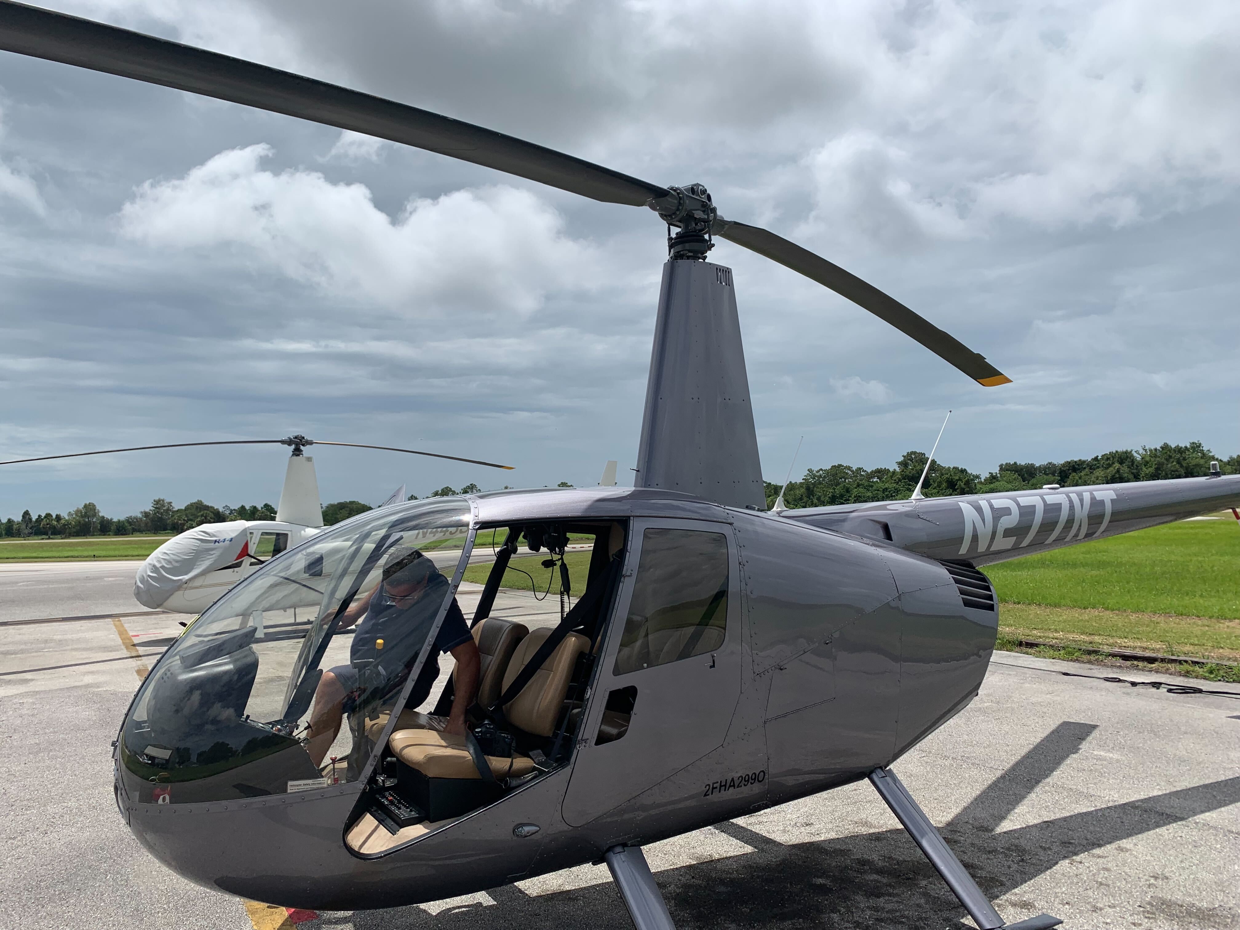 Robinson R-44